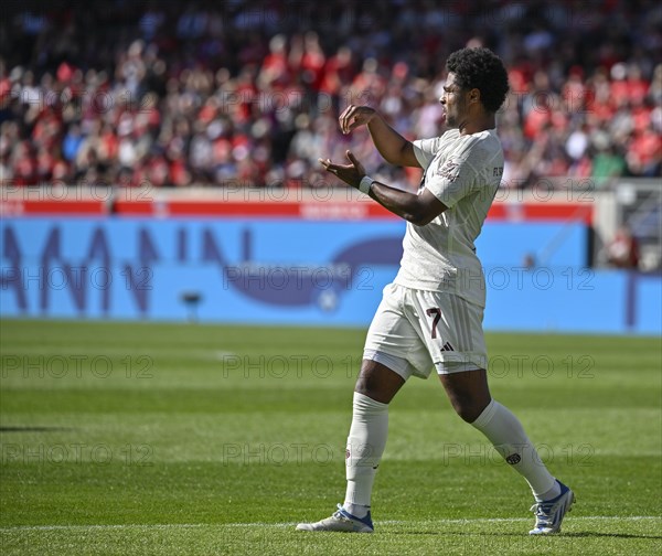 Goal celebration, cheering, Serge Gnabry FC Bayern Muenchen FCB gesture, gesture, turn cup, (07)
