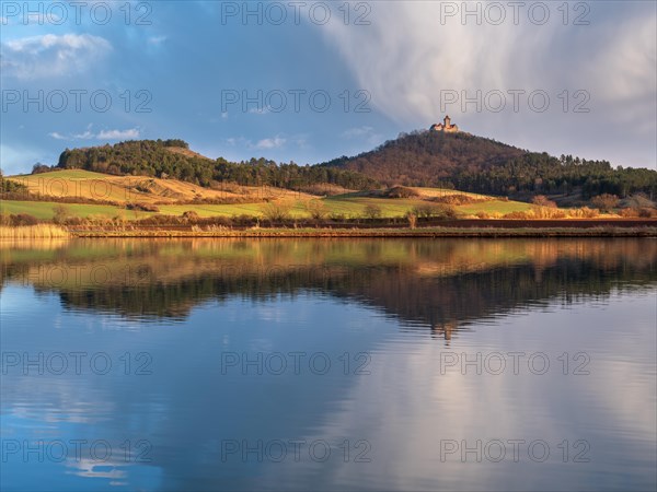 Lake in the evening light, Veste Wachsenburg reflected, castle of the Drei Gleichen castle