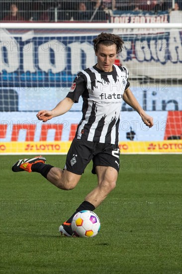 Football match, Rocco REITZ Borussia Moenchengladbach on the ball, Voith-Arena football stadium,