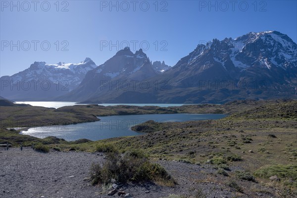 Lago Pehoe, mountain range of the Andes, backlight, Torres del Paine National Park, Parque Nacional