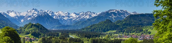 Panorama from Malerwinkel into the Illertal with Fischen, behind it the Allgaeu Alps, Oberallgaeu,