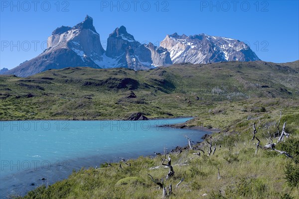 Lago Pehoe, mountain range of the Andes, Torres del Paine National Park, Parque Nacional Torres del