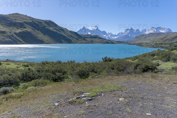 Lago Pehoe, mountain range of the Andes, Torres del Paine National Park, Parque Nacional Torres del