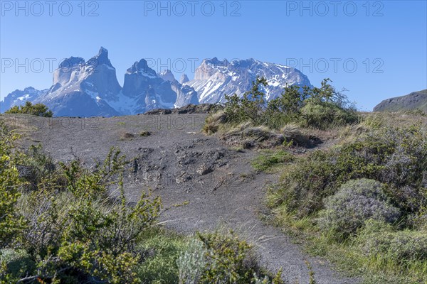Lago Pehoe, mountain range of the Andes, Torres del Paine National Park, Parque Nacional Torres del