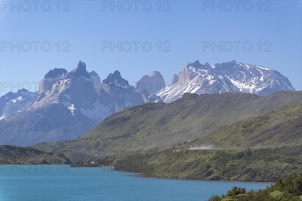 Lago Pehoe, mountain range of the Andes, Torres del Paine National Park, Parque Nacional Torres del
