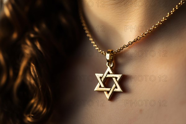 Neclace with religious jewish star of david around woman's neck. KI generiert, generiert, AI