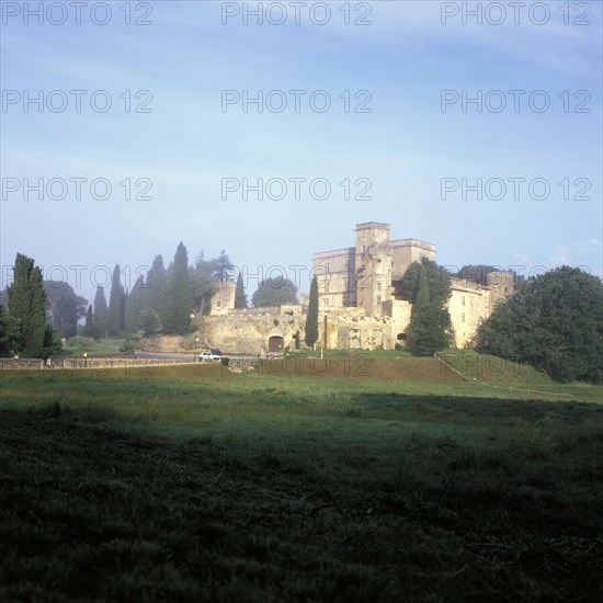 Renaissance castle of Lourmarin, Parc Naturel Regional du Luberon, Luberon, Provence, France,