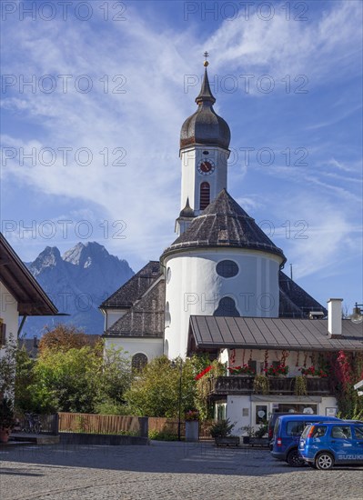 St Martin's parish church, Wetterstein mountains with Zugspitze massif, Garmisch district,