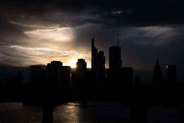 Dense clouds pass over the Frankfurt banking skyline in the evening, Floesserbruecke, Frankfurt am
