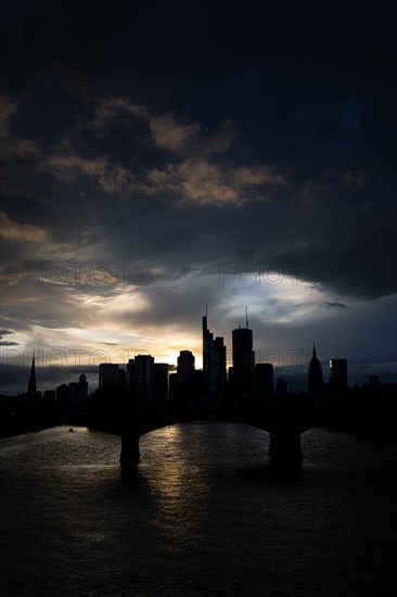 Dense clouds pass over the Frankfurt banking skyline in the evening, Floesserbruecke, Frankfurt am