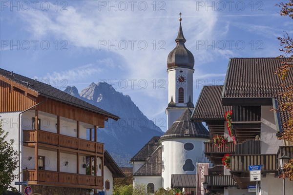 St Martin's parish church, Wetterstein mountains with Zugspitze massif, Garmisch district,