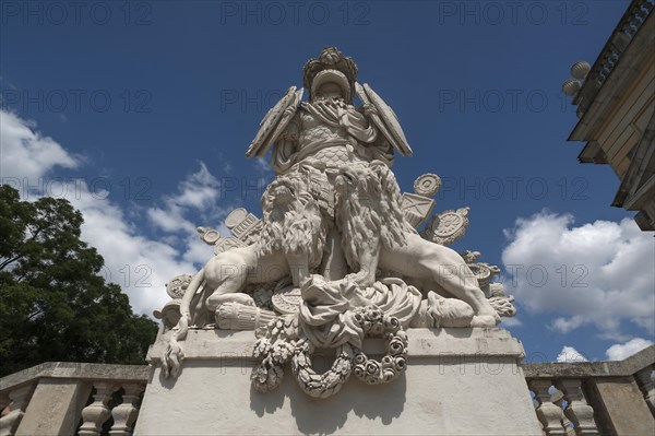 Ancient symbols such as armour, shields, insignia and lions, in front of the staircase to the