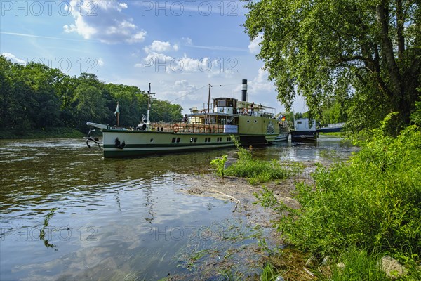 The historic paddle steamer KURORT RATHEN has docked at the steamer landing stage in Pillnitz,
