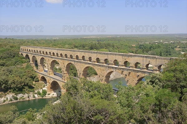 Pont du Gard, Roman aqueduct over the River Gardon, Vers-Pont-du-Gard, Languedoc-Roussillon, South