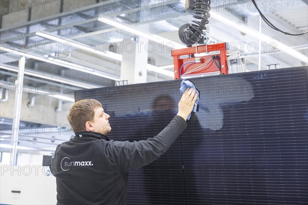 Sunmaxx PVT is a new innovative developer of photovoltaic thermal solar modules. The Fraunhofer ISE