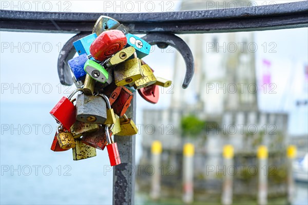 Symbolic image: Love locks on a railing, here in the harbour in the old town of Lindau (Lake