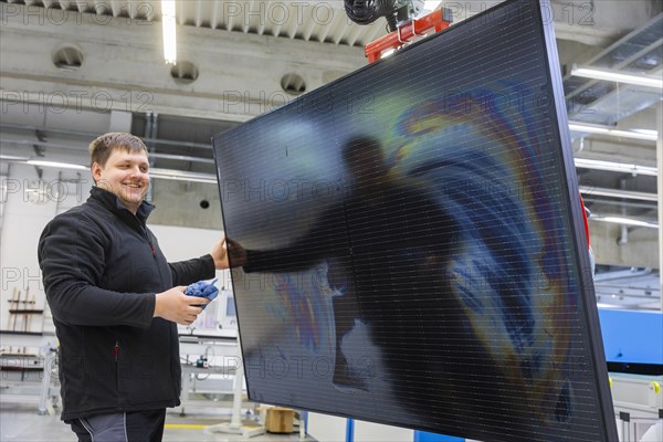 Sunmaxx PVT is a new innovative developer of photovoltaic thermal solar modules. The Fraunhofer ISE