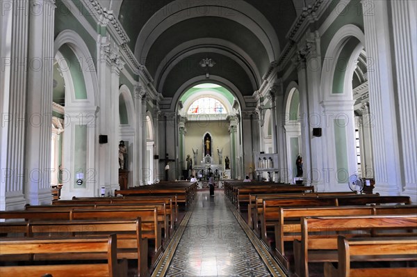Church Iglesia de Guadalupe, built 1624 -1626, Granada, Nicaragua, Interior of a church with