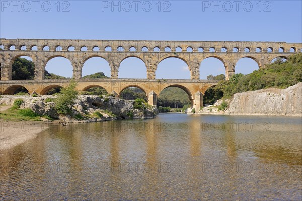 Pont du Gard, Roman aqueduct over the River Gardon, Vers-Pont-du-Gard, Languedoc-Roussillon, South
