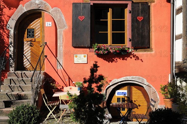 Kaysersberg, Alsace Wine Route, Alsace, Departement Haut-Rhin, France, Europe, View of a cosy house
