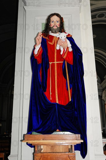 Church Iglesia de Guadalupe, built 1624 -1626, Granada, Nicaragua, statue of Jesus with a lamb in