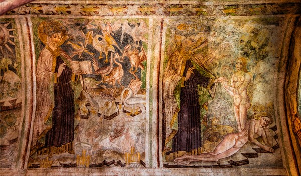 Barrel vaults with a history of creation, Gothic frescoes from 1490, a highlight of medieval wall