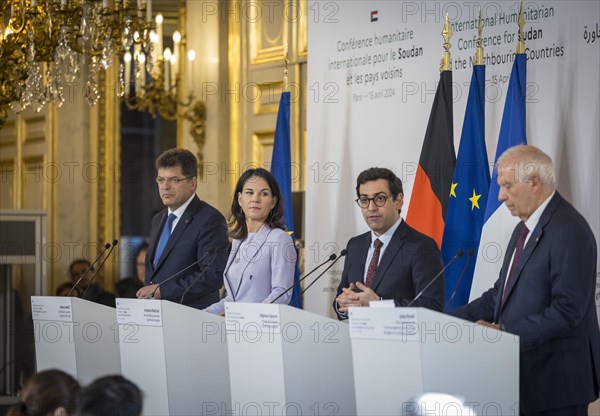 Annalena Baerbock (Alliance 90/The Greens), Federal Foreign Minister, takes a photo during her