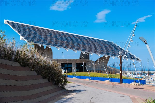 The photovoltaic pergola in the Forum district, a sail the size of a football pitch made of solar