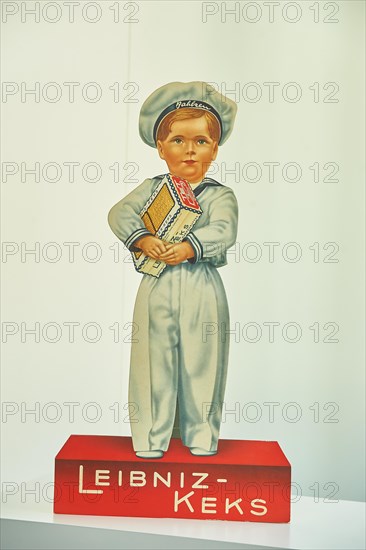 Painted cardboard advertising figure for Leibniz biscuits I Administration of Bahlsen GmbH & Co. KG