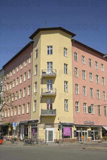 Evacuated and closed house, danger of collapse, Goltzstrasse / Grunewaldstrasse, Schoeneberg,
