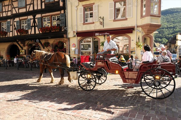 Kaysersberg, Alsace Wine Route, Alsace, Departement Haut-Rhin, France, Europe, A horse-drawn