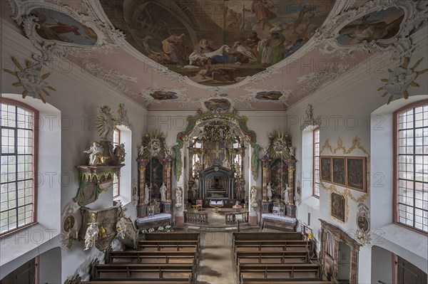 Church interior with altar, in front of it the Holy Sepulchre, 18th century, behind it the historic