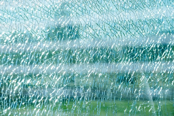 Cracked glass of a laminated glass pane