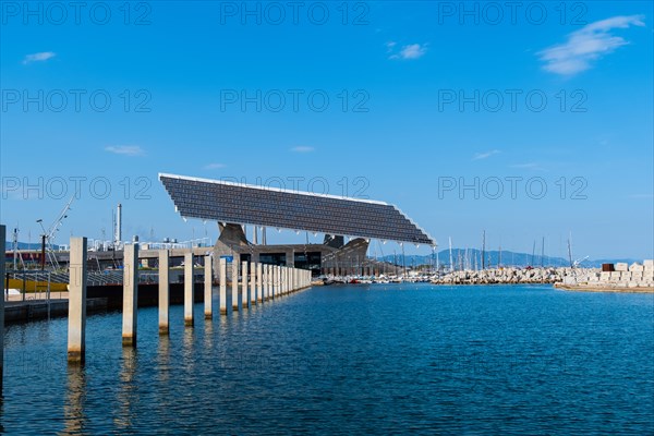 The photovoltaic pergola in the Forum district, a sail the size of a football pitch made of solar