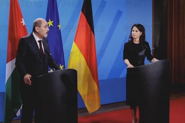 (R-L) Annalena Baerbock (Alliance 90/The Greens), Federal Foreign Minister, and Ayman Safadi,