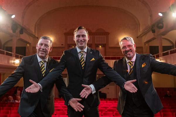 Presentation of the designated Cologne triumvirate for the 2024 session, KG Treuer Husar Blau-Gelb