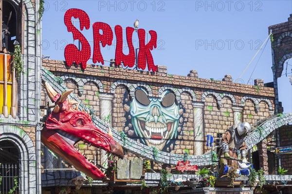Red dragon head with ghost train, decoration, figure at the Bremen Easter Fair, Buergerweide,