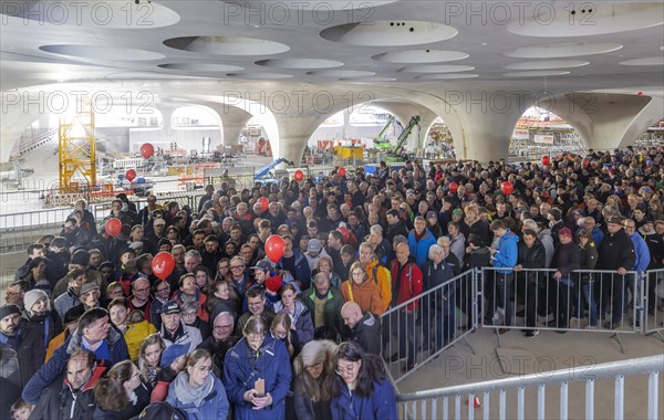 Open construction site days at the new main railway station. 115, 000 visitors visit the