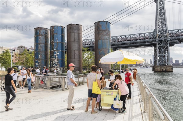 Domino Park and Williamsburg Bridge, Williamsburg, New York City, New York State, USA, New York