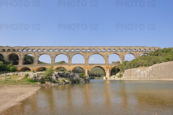 Pont du Gard, Roman aqueduct over the River Gardon, Vers-Pont-du-Gard, Languedoc-Roussillon, South