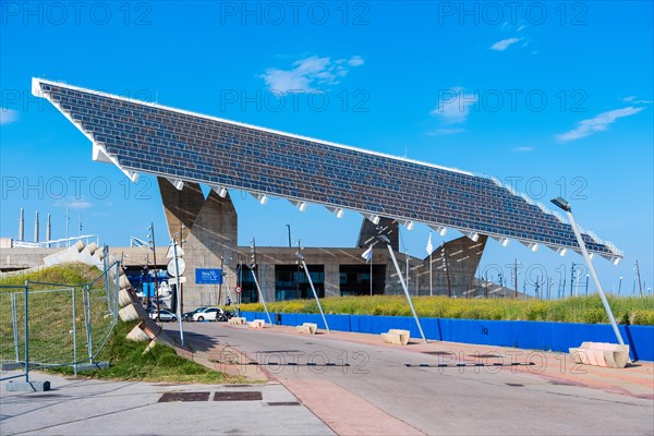 The photovoltaic pergola in the Forum district, a sail the size of a football pitch made of solar