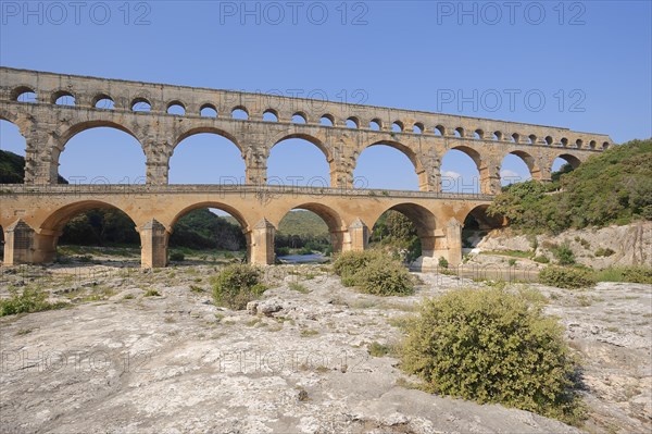 Pont du Gard, Roman aqueduct over the River Gardon, Vers-Pont-du-Gard, Languedoc-Roussillon, South