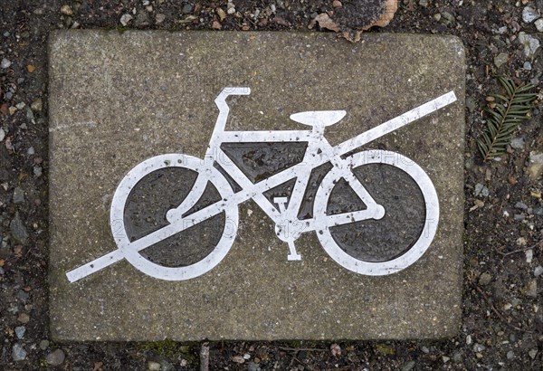 Prohibition sign for cyclists in the castle park, Ludwigslust, Mecklenburg-Vorpommern, Germany,