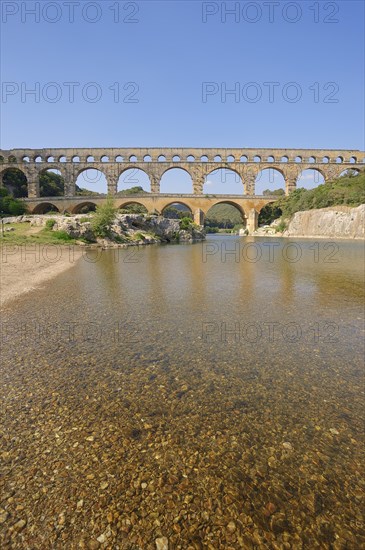 Pont du Gard, Roman aqueduct over the River Gardon, Vers-Pont-du-Gard, Languedoc-Roussillon, South