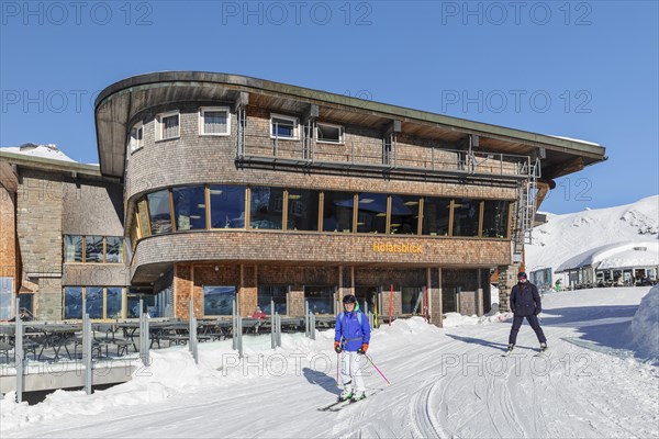Skiers at the Hoefatsblick station on the Nebelhorn, Oberstdorf, Allgaeu, Swabia, Bavaria, Germany,