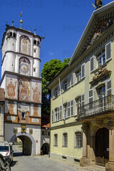 The 14th-century Frauentor, also known as the Ravensburg Gate, is one of the three surviving