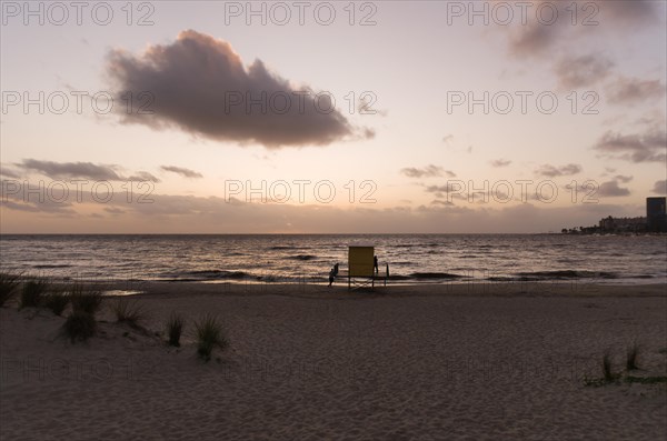 MONTEVIDEO, URUGUAY, Dezember 29, 2023: Beautiful sunset at Ramirez beach in Montevideo, Uruguay,