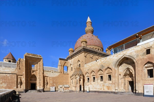 Ishak Pasha palace, Second courtyard with the tomb of the palace founder, Dogubayazit, Turkey, Asia