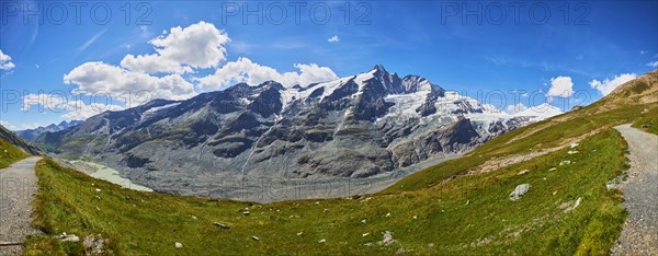 View from Gamsgrubenweg at Franz Joseph Hoehe into the mountains (Grossglockner) with Pasterze on a