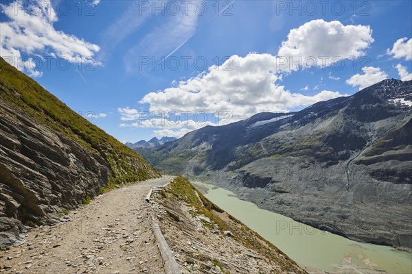 Gamsgrubenweg and mountains with Pasterze on a sunny day at Hochalpenstrasse, Pinzgau, Salzburg,